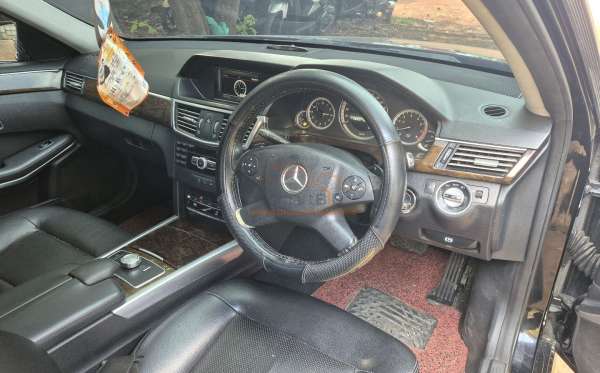 MERCEDES BENZ E 200 CGI