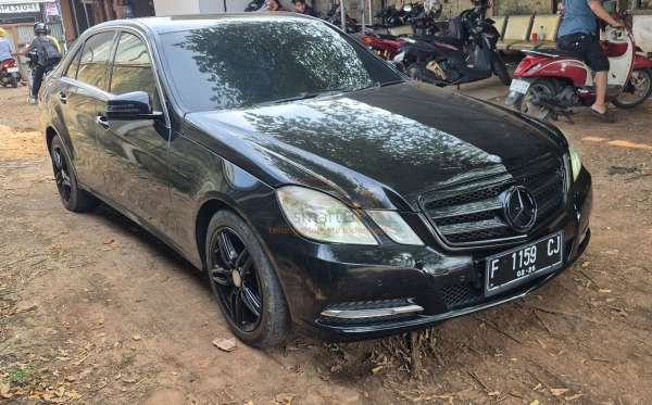 MERCEDES BENZ E 200 CGI