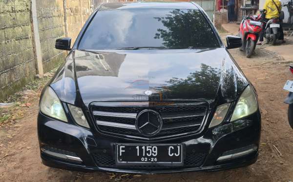 MERCEDES BENZ E 200 CGI