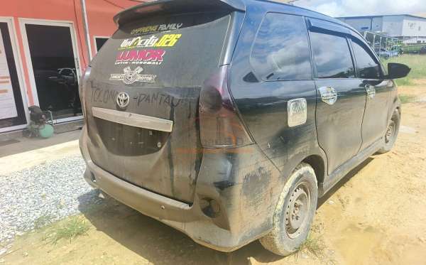 TOYOTA AVANZA VELOZ