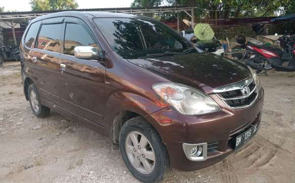 TOYOTA AVANZA
