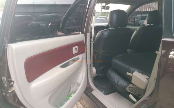 TOYOTA AVANZA