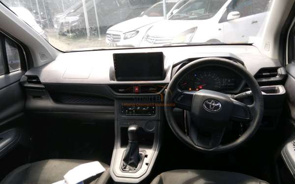 TOYOTA AVANZA 1.3 E
