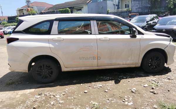 TOYOTA AVANZA 1.3 E