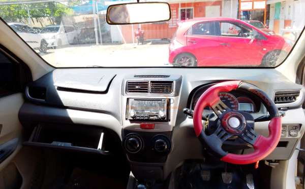TOYOTA  AVANZA VELOZ 1.5