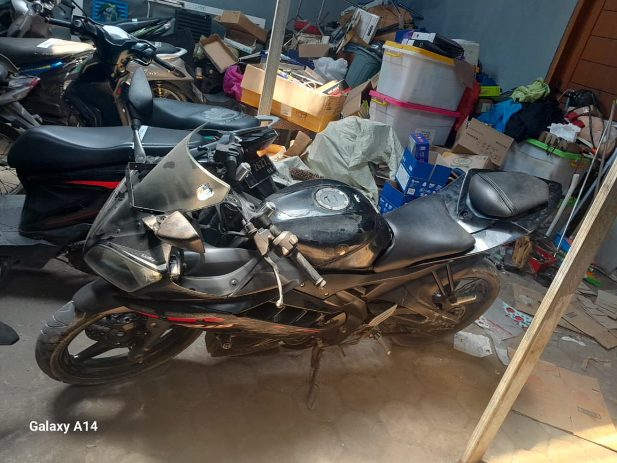 YAMAHA R15