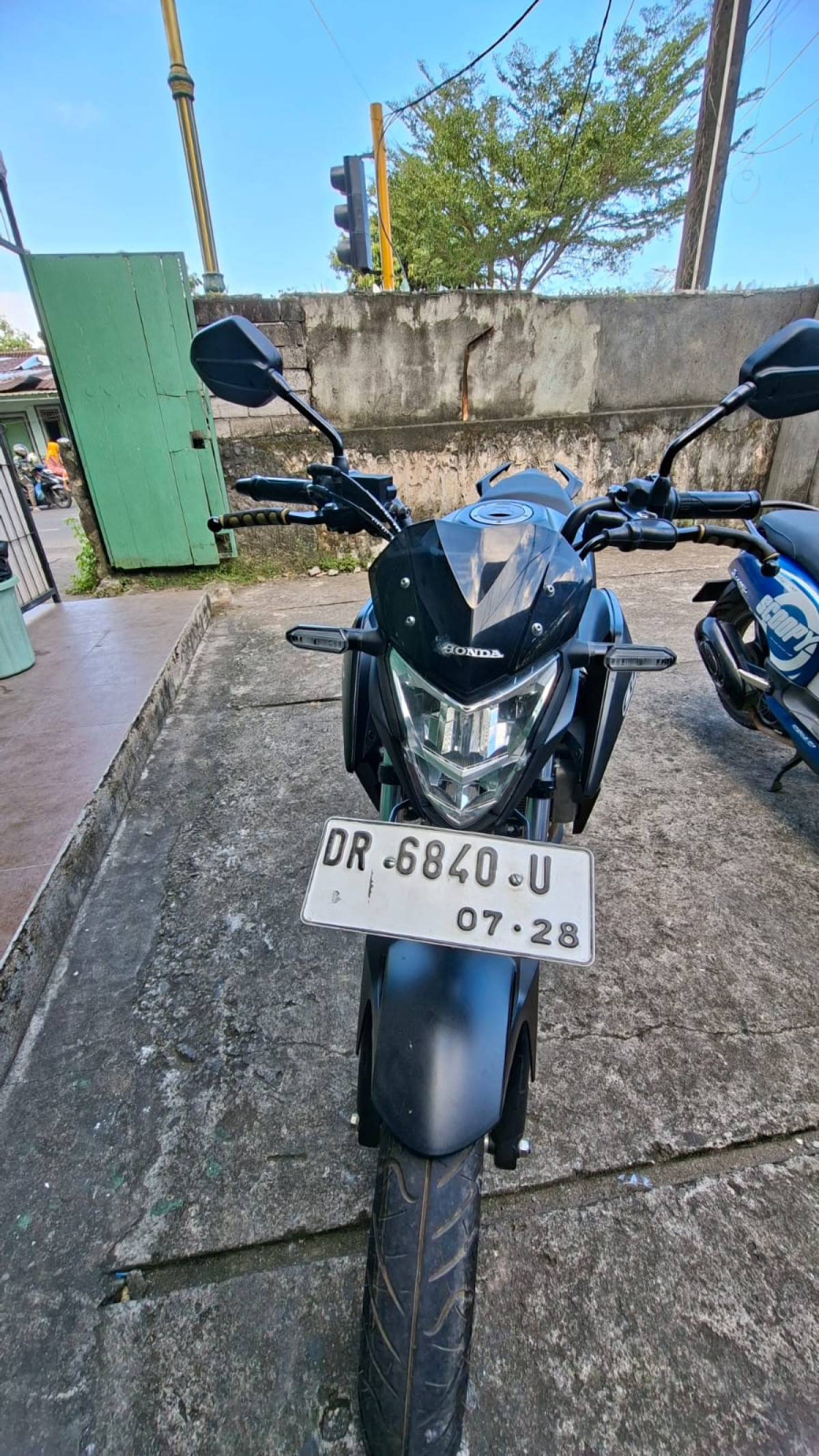 HONDA CB 150 R