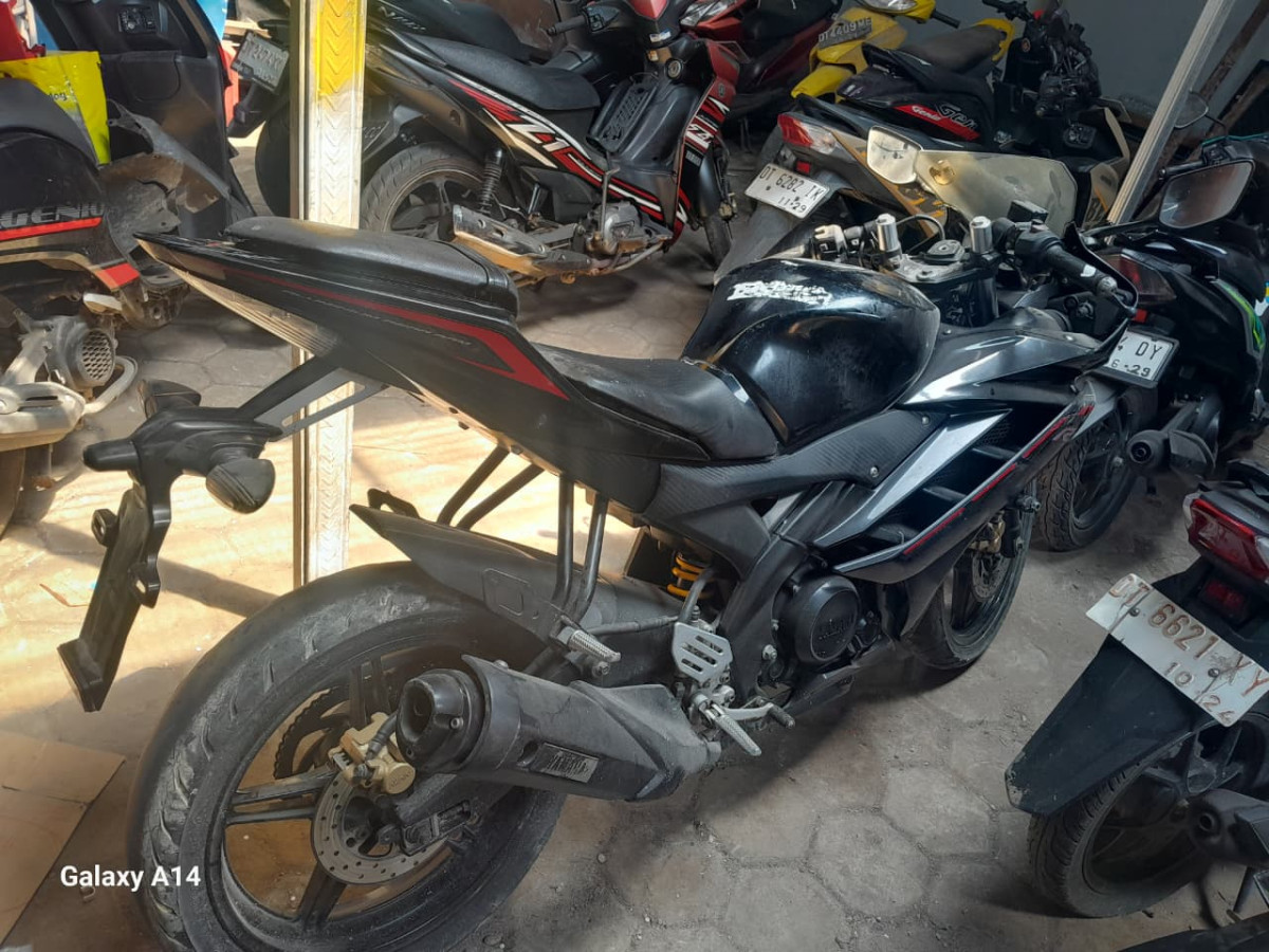 YAMAHA R15