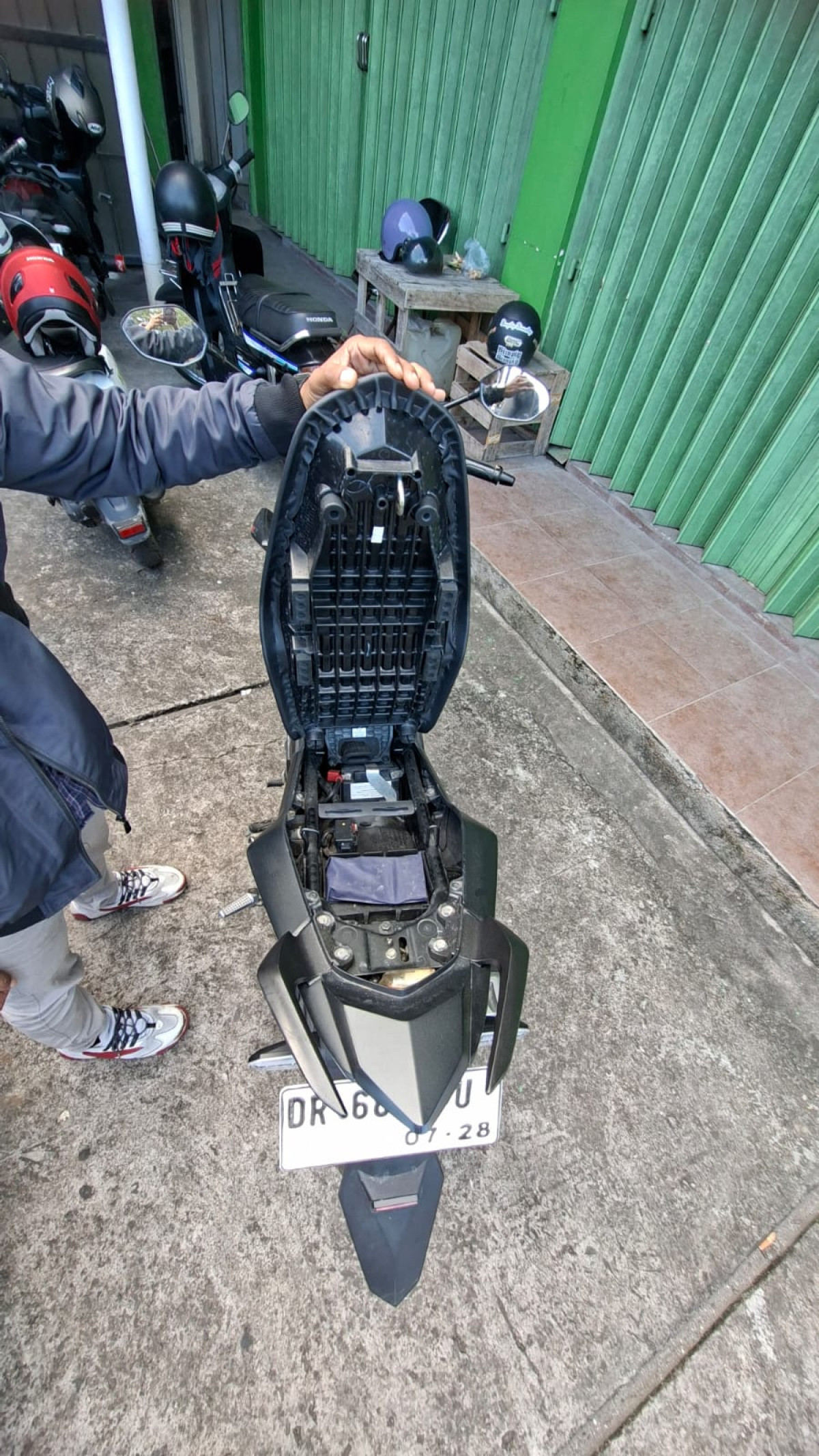 HONDA CB 150 R