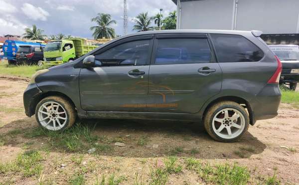 DAIHATSU  XENIA