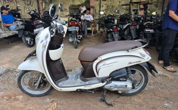 HONDA SCOOPY CW