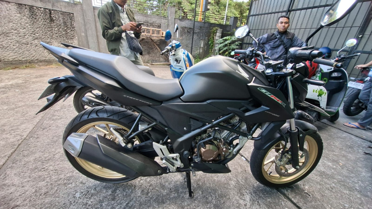 HONDA CB 150 R
