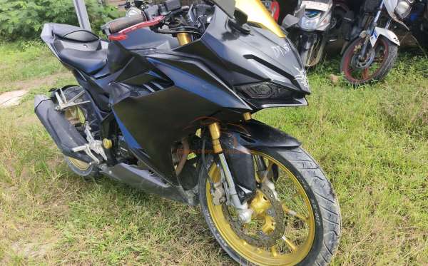 HONDA CBR 150 R