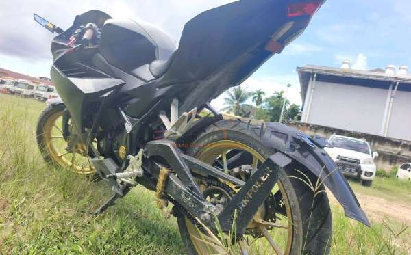HONDA CBR 150 R