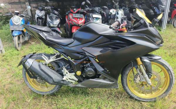 HONDA CBR 150 R