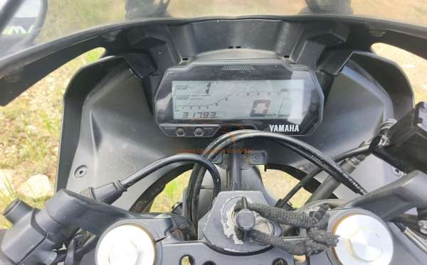 YAMAHA  R15