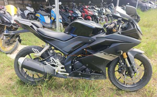 YAMAHA  R15