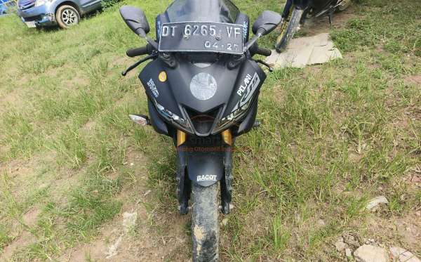 YAMAHA  R15