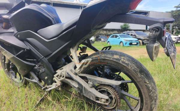 YAMAHA  R15
