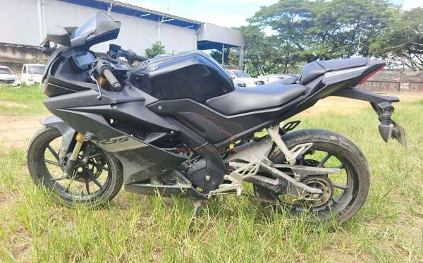 YAMAHA  R15
