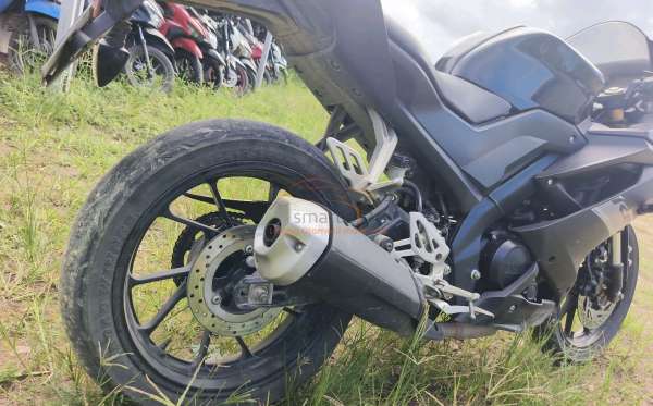 YAMAHA  R15