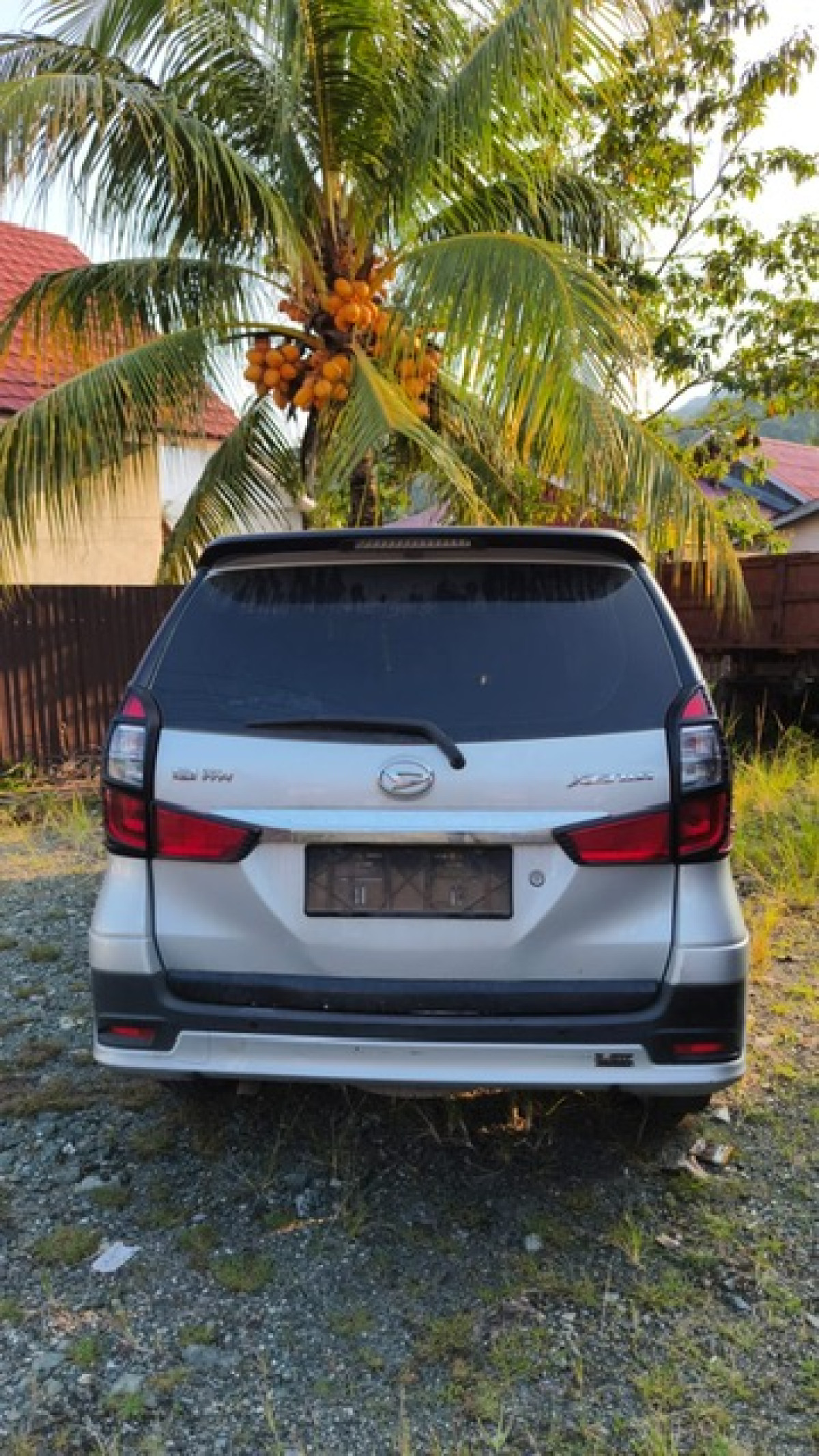 DAIHATSU  XENIA  R