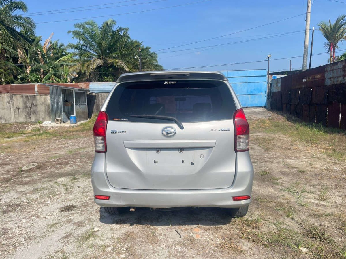 DAIHATSU XENIA