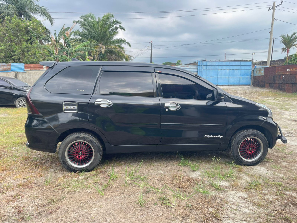 DAIHATSU XENIA