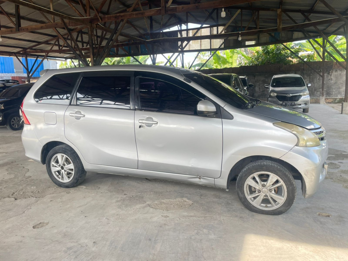 DAIHATSU XENIA