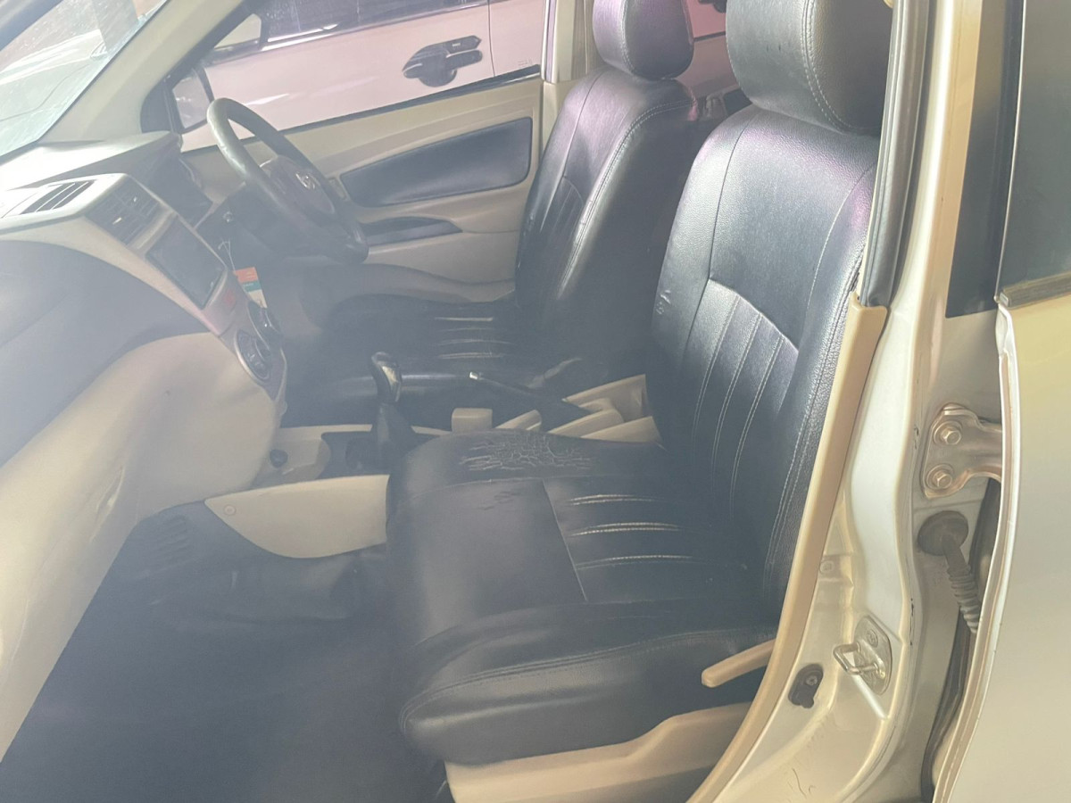 DAIHATSU XENIA