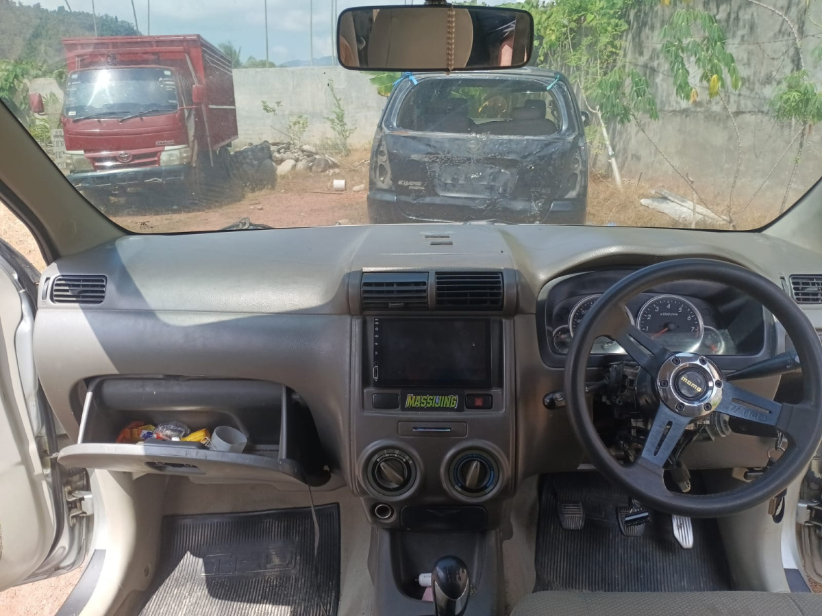 DAIHATSU XENIA