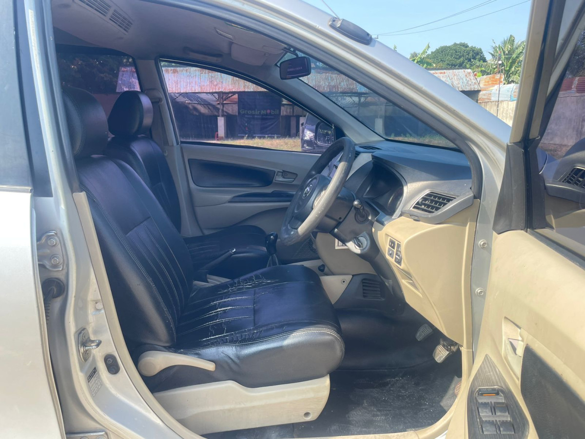 DAIHATSU XENIA