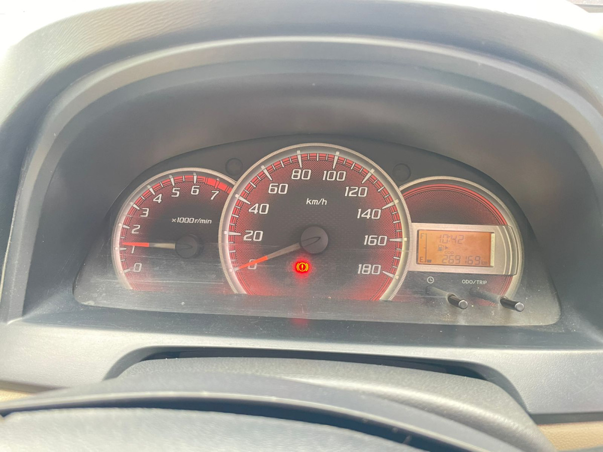 DAIHATSU XENIA