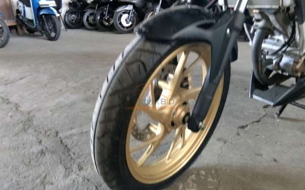 HONDA  CB 150 R