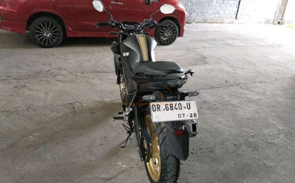 HONDA  CB 150 R