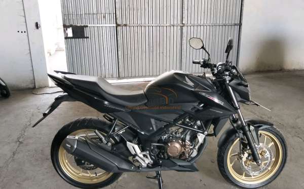 HONDA  CB 150 R