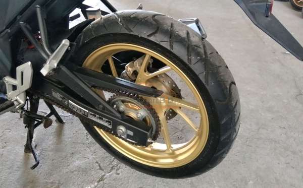 HONDA  CB 150 R
