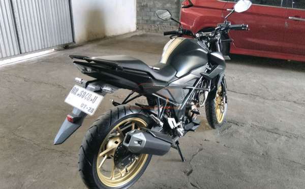 HONDA  CB 150 R