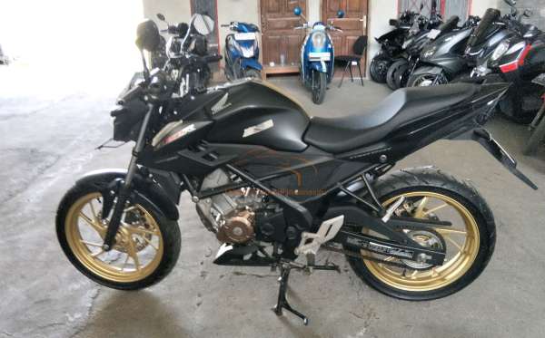 HONDA  CB 150 R