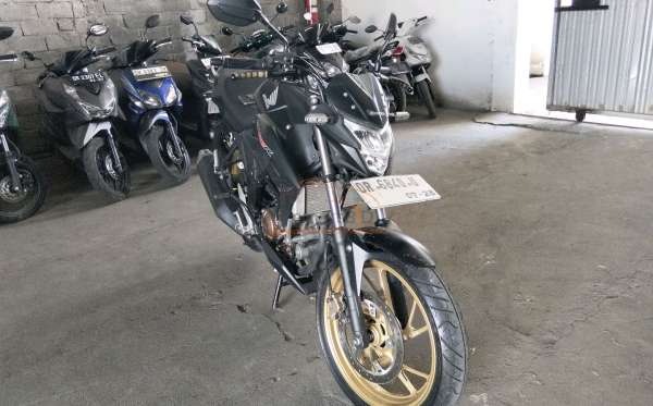HONDA  CB 150 R