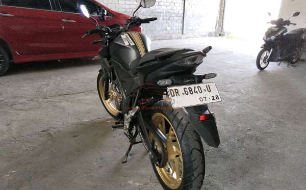 HONDA  CB 150 R