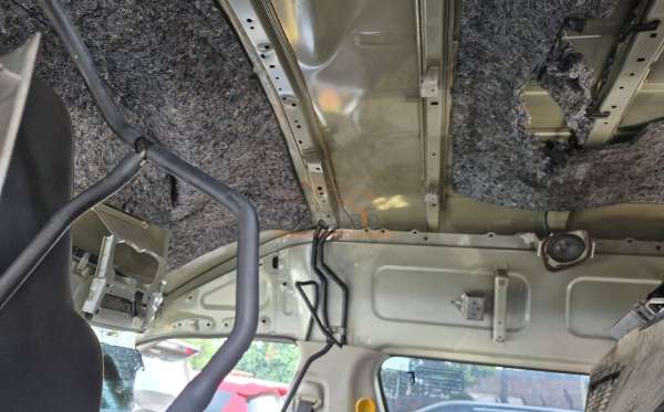 TOYOTA HI ACE COMMUTER