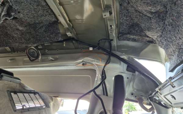 TOYOTA HI ACE COMMUTER