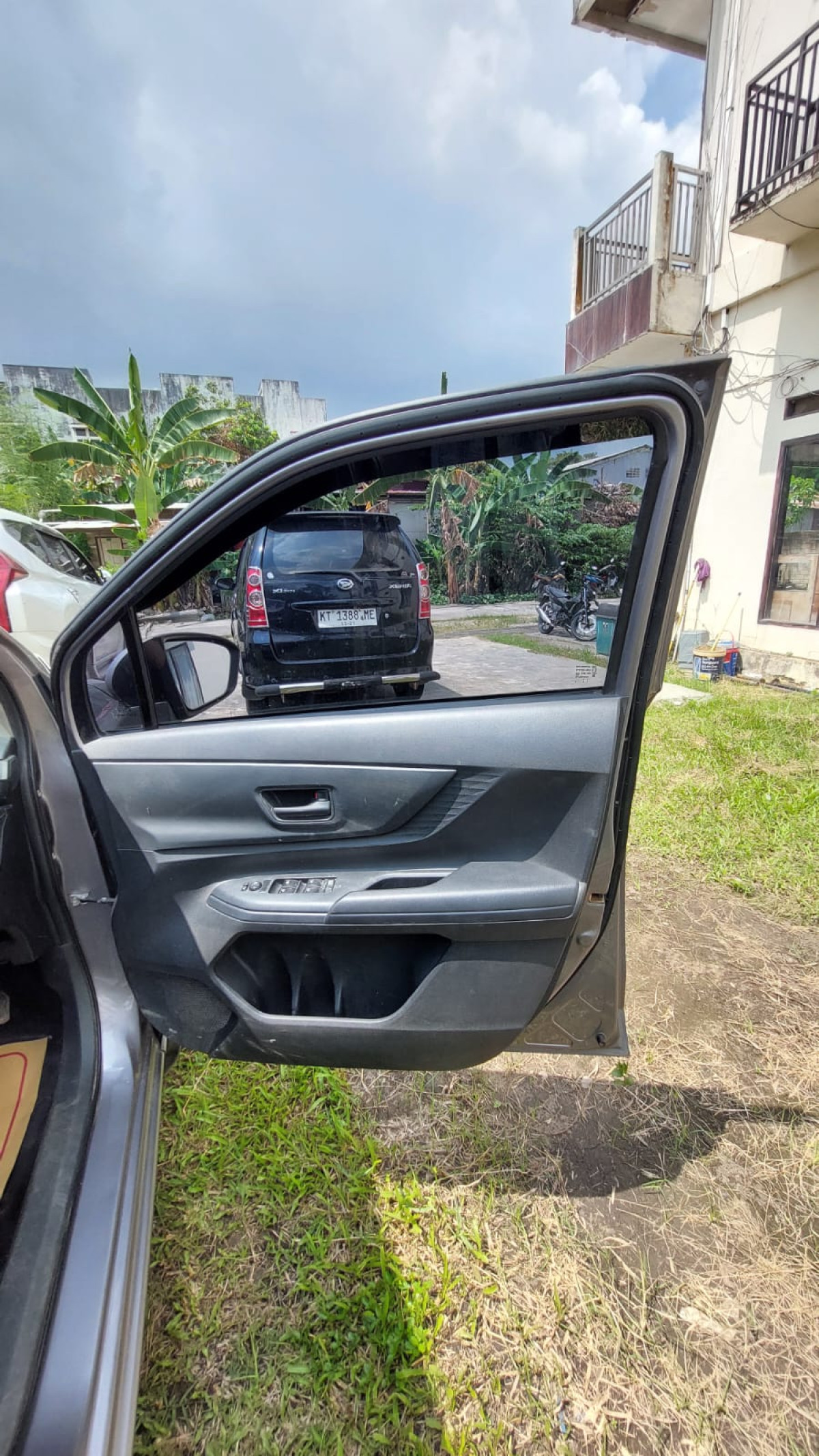 DAIHATSU  XENIA  1.3 X