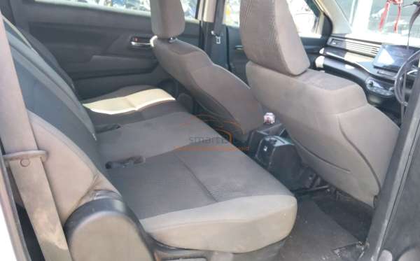 SUZUKI  ERTIGA  HX