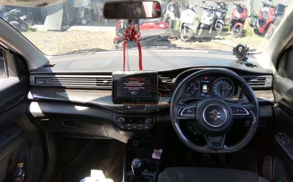 SUZUKI  ERTIGA  HX