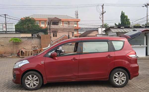 SUZUKI ERTIGA