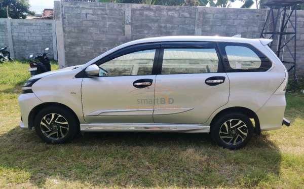 TOYOTA AVANZA VELOZ