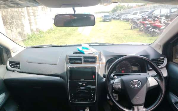 TOYOTA AVANZA VELOZ