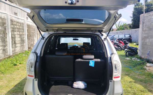 TOYOTA AVANZA VELOZ